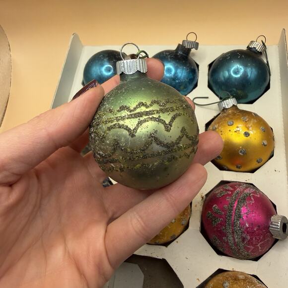 12 Vintage Shiny Brite Glass Christmas Tree Ornaments Mixed Original Box - Picture 2 of 6